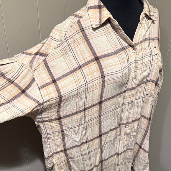We The Free Women’s Small Oversized Plaid Button Down Shirt - Cream and Brown - Picture 4 of 7